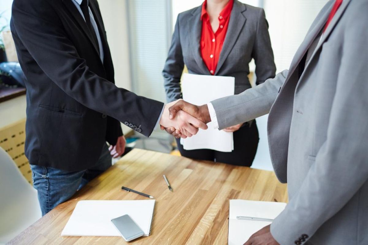 Abogado para revisar un contrato