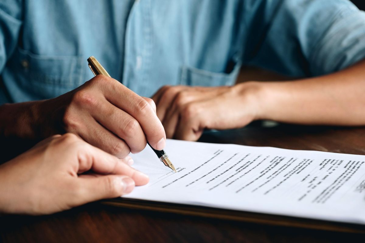 Abogado revisión de contratos